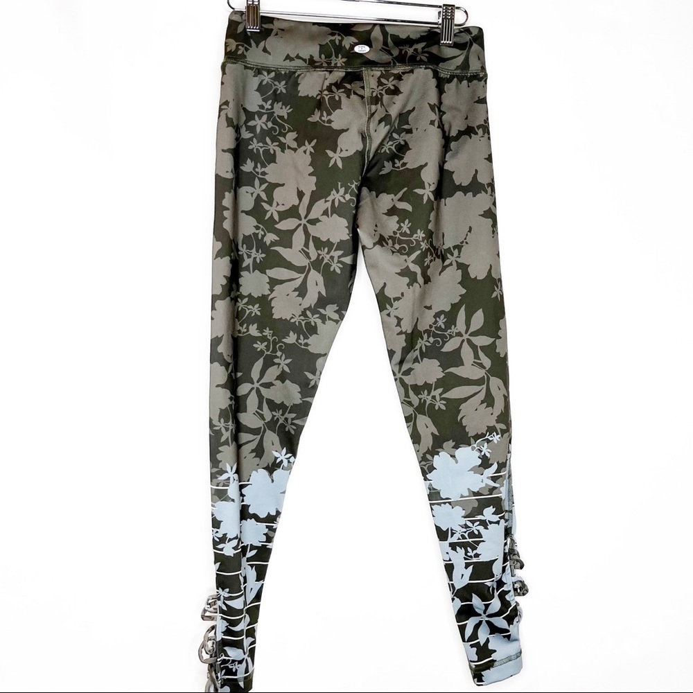 Pure + Good | Green Blue Floral Crop Leggings - Picture 2 of 7